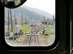 網田駅過ぎ
春になったら線路わきに菜の花が咲きますよ。