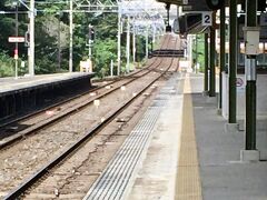 【近畿日本鉄道：松阪ー五十鈴川】

不思議な線路です......坂を上る感じです......