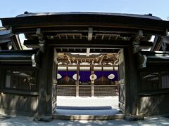 【伊勢神宮、内宮を歩く】

........別宮以下、社殿のあるお社も正宮にならい同様な違いがあります......。