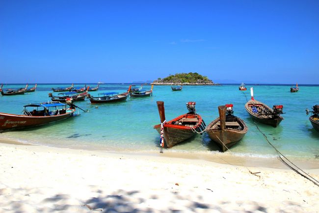 ☆Sunrise Beach View fron of  Baan Koh Adang School @ Koh Lipe Thai