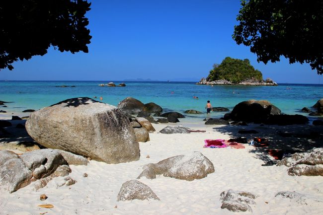 ☆Ten Moons Beach Resort @ Koh Lipe Thai<br /><br />目の前の島はKoh Usen。