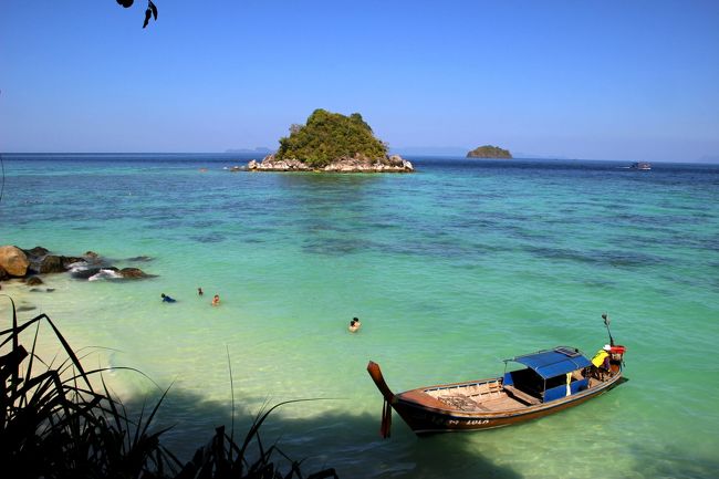 ☆Serendipity Resort @ Koh Lipe Thai<br /><br />【Serendipity Resort】は2010年11月に新規オープン。<br />部屋数は１１室(コーテージ)のブティックリゾートで<br />当時はプール付きコテージもありませんでした。（現在は全１２室かな？）<br />自然素材にこだわった家庭的なナチュラルリゾートです。<br /><br />