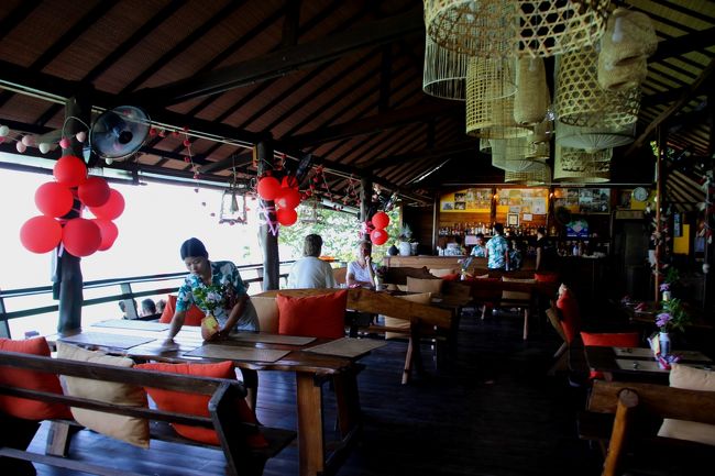 ☆Serendipity Resort Restaurant @ Koh Lipe Thai<br /><br />Serendipityは客室の少ないブティックリゾートなので<br />レストランはここだけですが、<br />朝食は部屋まで運んでくれるサービスがあります。