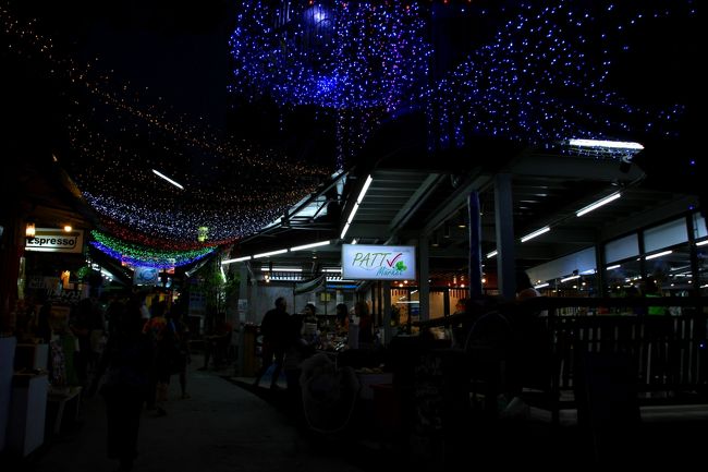 ☆Supermarket“ PATT”, Walking Street @ Koh Lipe Thai<br /><br />昨年、Walking Streetの中ほど、坂道になる手前、<br />パジェットホテル『A?』隣りに新規オープンした<br />リペ島初のMini Supermarketの『PATT』<br />スーパーと言ってもコンビニの3倍くらいの大きさかな。<br />朝の７：００～深夜２：００まで営業しているので便利です。<br />