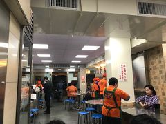 お夕食は『梁記嘉義鷄肉飯』

ここも去年来た時より店が綺麗になっていた。
儲かってんのね（何度目だこのセリフ）