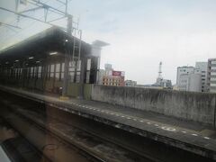 高架の今治駅。１０時４１分着。