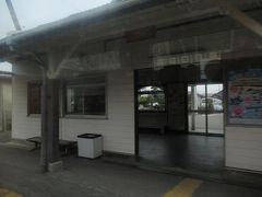 浅海駅。通過。
改札口がないから無人駅かな