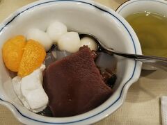 昼食と時間が近いですが、
以前から、東京へ出てきたときは、
ランチの後は、あんみつ、という定番コース。

みはしの甘い物はコスパが良いので大好き。
昔ながらのスタイルの店員さんがお茶のおかわりもくれるし、
老舗のかんてんは、やはり、うまみがあって美味でござる。

