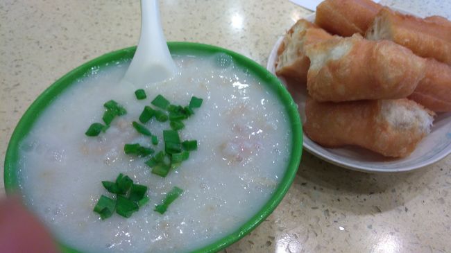 牛肉ミンチのお粥と油條。31ドル<br />