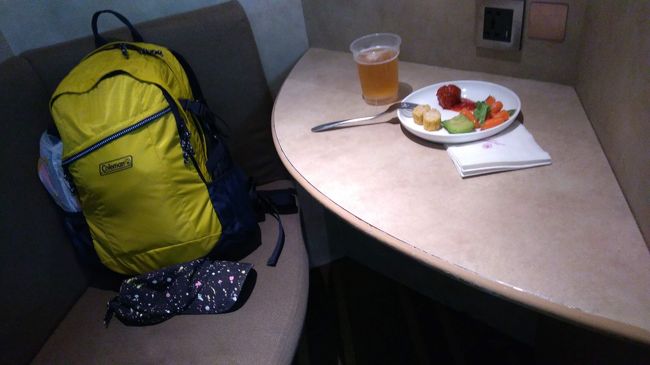 40番ゲート近くにある、プレミアムラウンジで食事です。<br />