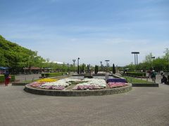 駅を出ると長居公園に。この中にあるスタジアムに向かいます。