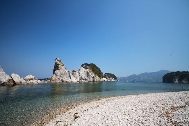 奇岩が登場！<br />浄土ヶ浜はこの奇岩が有名な景勝地です。