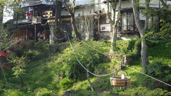 厳美渓は「かっこうだんご」と呼ばれるお団子が名物です。<br />注文票とお金を桶に入れると、対岸のお店からお団子が降りてきます。