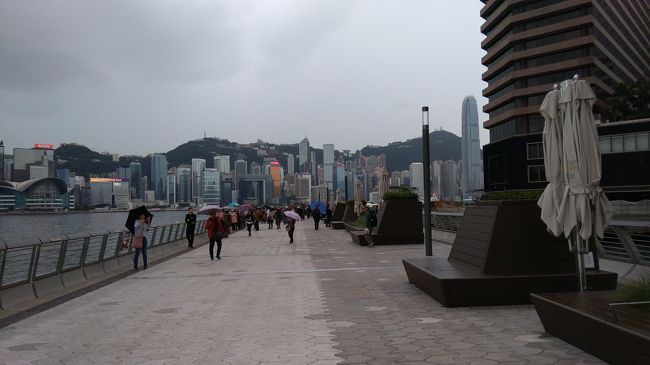 昨年から工事中で、入れなかったアベニューオブスターズ。<br />天気はいまいちですが、既に観光客がたくさん。