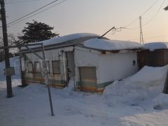 　本中小屋駅停車です。