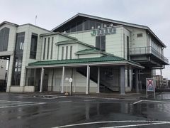 駅前通りをまっすぐ行って、