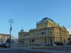 この建物は以前にも見たことがある。クロアチア国立劇場。
翌日、ここでバレエを見ました。後で旅行記にします。