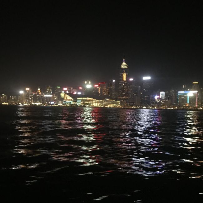 香港市内観光<br /><br />スターフェリー乗船体験<br /><br />今度は<br />フェリーからの夜景鑑賞！！<br /><br /><br />その後<br />バスで移動し、<br />ハーバープラザ 8 ディグリーズという<br />ホテルへ！！<br /><br />写真を撮らずに就寝、、、
