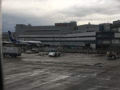 5分遅れの9:25、福岡空港に着陸。