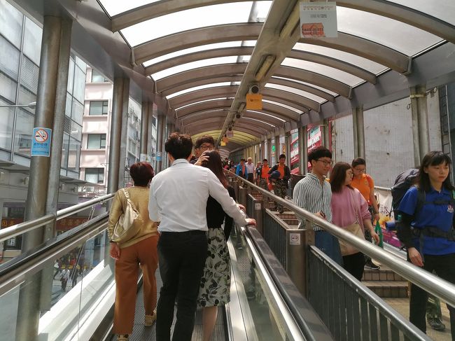 せっかくなので、上まで行ってみようということに。<br />通常は上り運転だけど、朝の通勤時間帯は、下り運転なんだって。<br />上側に住んでる人の足というわけだ。<br />