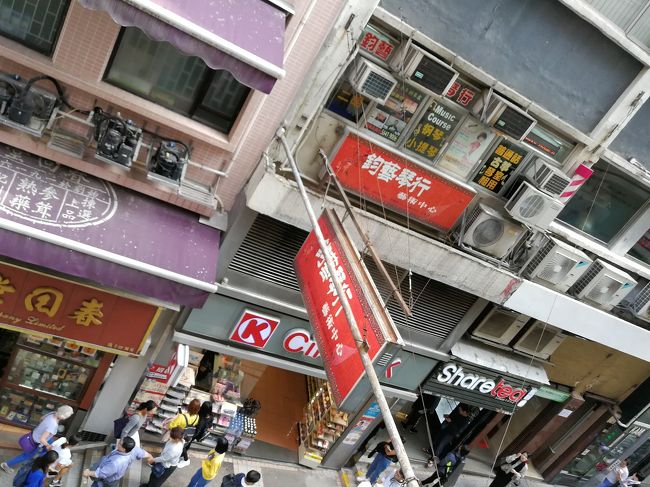 エスカレーターの上から眺め。