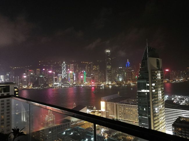 そのあと、みんなでiSQUAREのeye barへ移動し、夜景観賞しながら飲み。<br /><br />このあたりから実は猛烈に眠気が襲ってきて、酔いも回ってあまり覚えていない。。