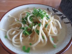 宮古そば500円。麺もちもち、お肉も柔らかく、美味！