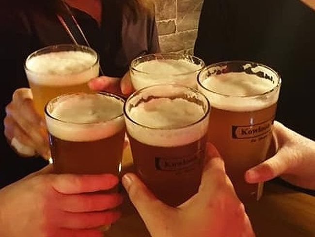 3次会はクラフトビール。<br />すごくよくしゃべった記憶があるんだけど、翌日ほとんど忘れていた。<br /><br />普段は外でこんな遅くまで飲み歩くことないので、深夜の町歩きも楽しめた。<br /><br />宿に戻って寝落ちしていたらしい。翌朝電気つけっぱなしの部屋で目が覚めた。