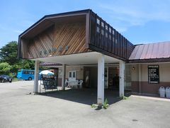 柳沼の畔にある、裏磐梯物産館です。
ここのトイレを拝借して‥