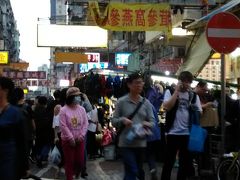 サムスイポへ。
電気関係の屋台街をうろつく