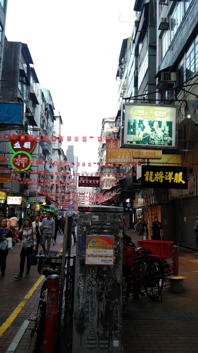 夜は男人街になる通り