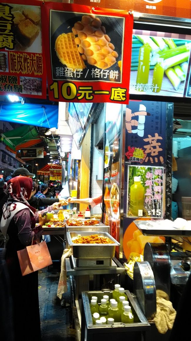 登打士街<br />小吃の店が並んでる