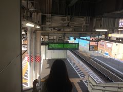 菊名駅でJRに乗り換えて新横浜に向かいます。