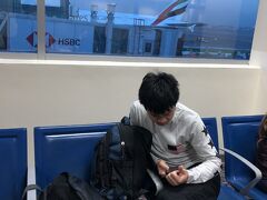 エミレーツ航空で、関空からドバイ。トランジット4時間で、フライドバイに乗り換えて、ザグレブへ。早朝でも人が行きかうきらびやかな空港。