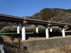 木下沢梅林（１３：３３）

中央道の向こうに薄いピンクの梅林が見える。
この後、木下沢梅林と高尾梅郷の梅まつり会場の梅林を見ていく。

旅行記は別途、準備中です。