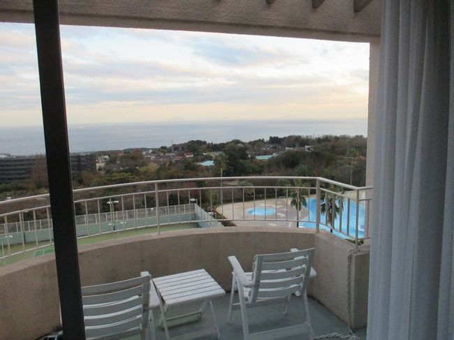 ちょっと曇っているが、海側が見える