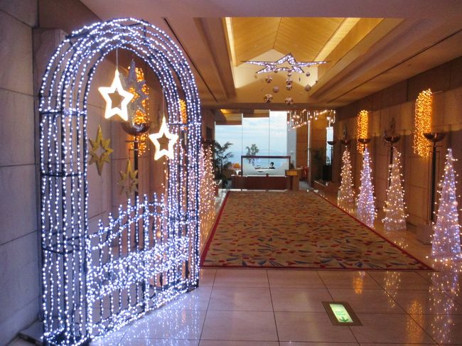 ラウンジ方面の通路にもイルミネーション