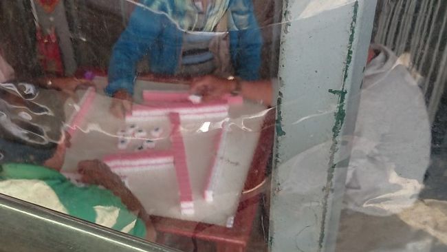 麻雀してる人を発見！<br />マージャンパイが大きい！！