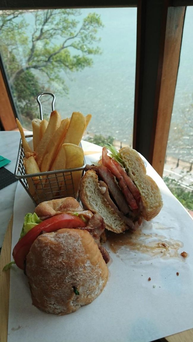 ポークチョップバーガーが、お勧めのようです。<br />美味しかったです。