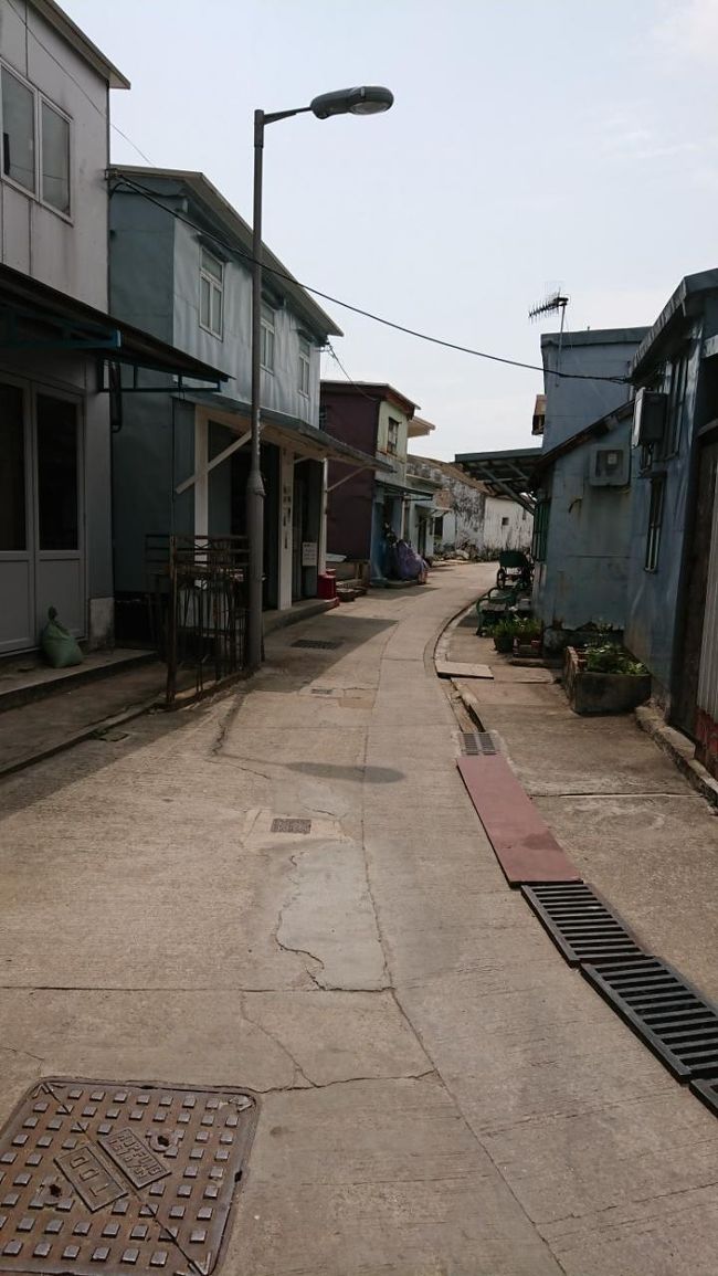 ホテルから、街の中を歩きながら、バス停まで戻ります。