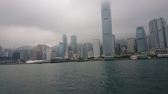 尖沙咀から中環へ、スターフェリーで渡ります。