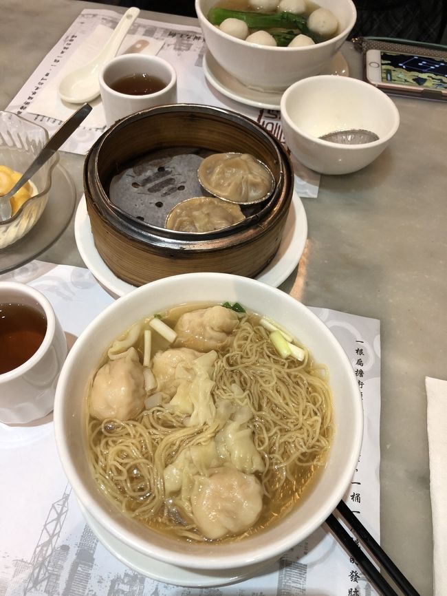 エビワンタン<br />小籠包<br />麺が細いですねぇー