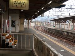 歩いて三島田町駅へ
三島駅方面に行くにはバリアフリーではない地下道を行って隣のホームへ