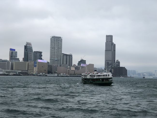 船を降りたら<br />【15 山頂 】行きのバスに乗りまーす<br />曇ってるビクトリアピークへしゅっぱーつ！<br /><br />…なんもみえねぇ…サムイ…