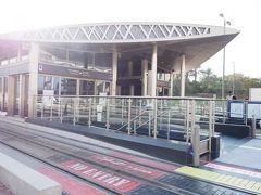 ドバイトラムの駅 Palm Jumeirahまで戻ってきました。