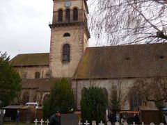 　村役場に隣接して、村で唯一のサン・クロワ（聖十字架）教会が建っています。