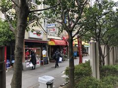 ドトールとユナイテッドシネマ豊島園の間の路地から
煙りとともにえもいわれぬ香りが漂ってきます。
焼き鳥屋さんです