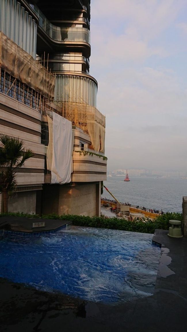 隣ももうすぐオープンのはずだけど・・・