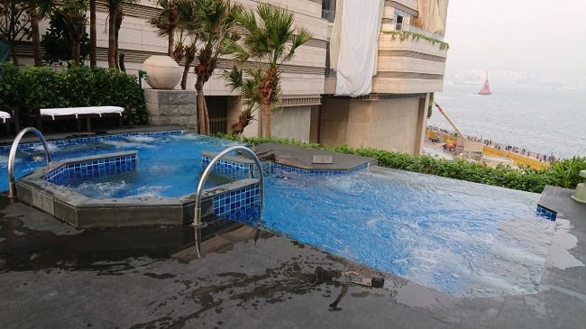 夕方入るのは初めてだけど、<br />ジャグジーは、水を含め3段階の温かさがあるので、<br />今の季節でも、寒くないし、気持ちいいです。<br />