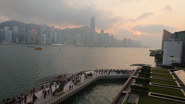 一旦、宿泊先のインターコンチネンタルホテルまで戻ります。<br />暖かいので、ジャグジーへ！